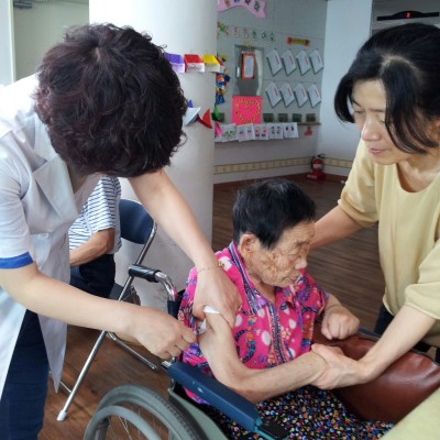 주야간/단기보호와 은빛둥지 어르신 폐렴예방 접종 이미지
